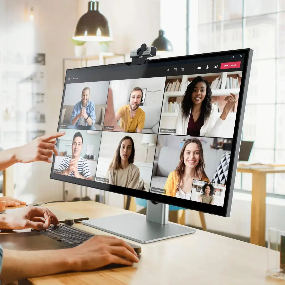 clarity-27-uhd-4k-monitor-iris-webcam-a094