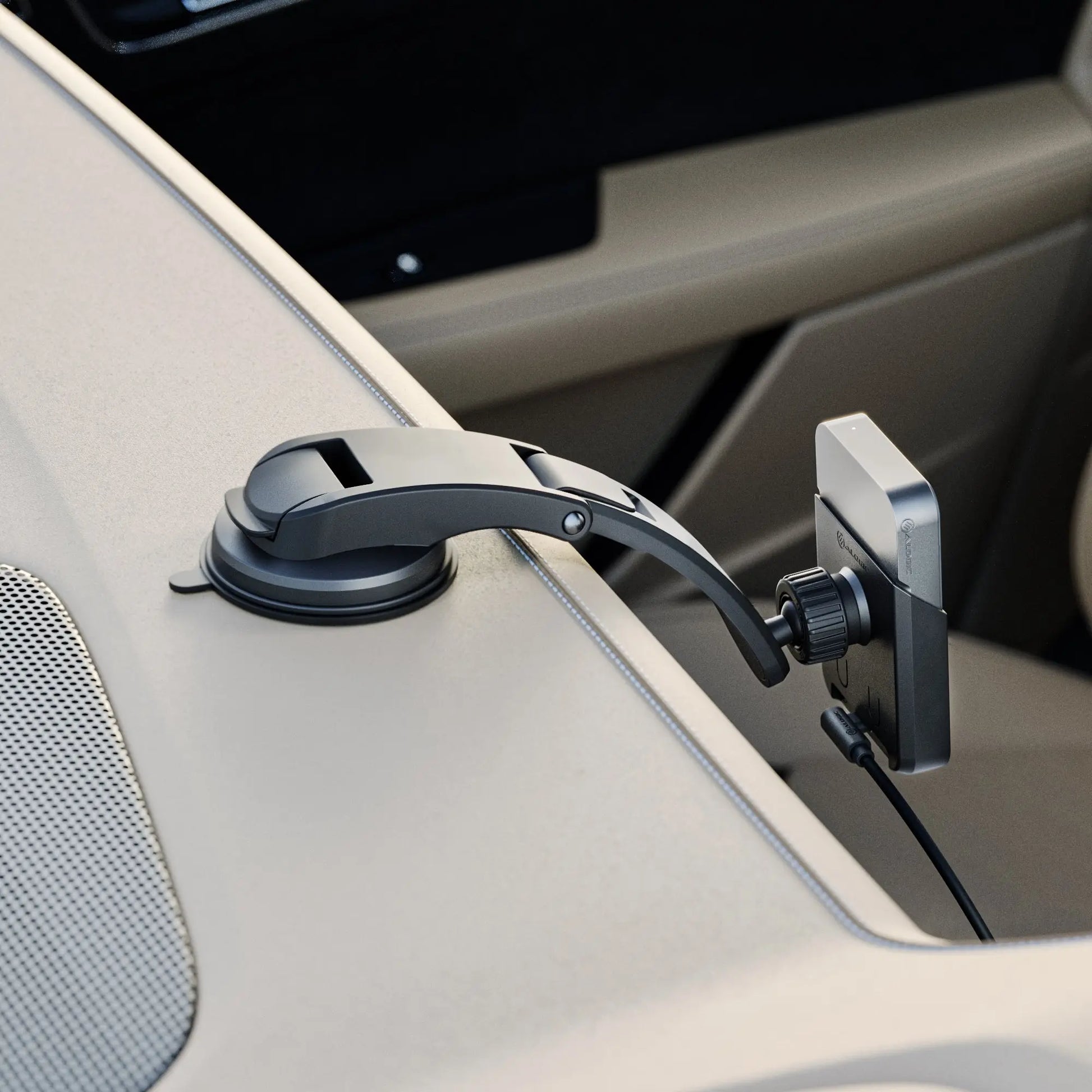 matrix-universal-magnetic-car-charger-with-air-vent-dash-mount9