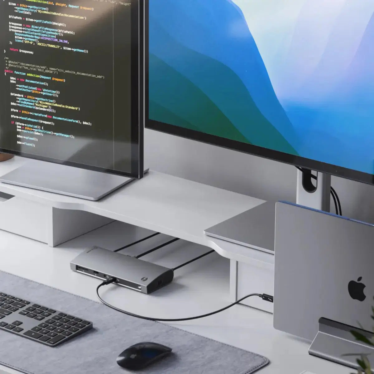 clarity-27-uhd-4k-monitor-pack-of-2-thunderbolt-4-blaze-docking-station2